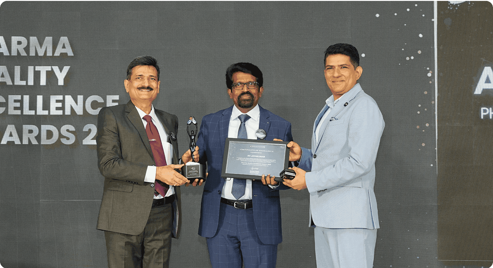 A V Jayakumar - Premio al Líder de Calidad Farmacéutica del Año ((Ajanta Pharma Limited)) A V Jayakumar - Premio al Líder de Calidad Farmacéutica del Año ((Ajanta Pharma Limited))