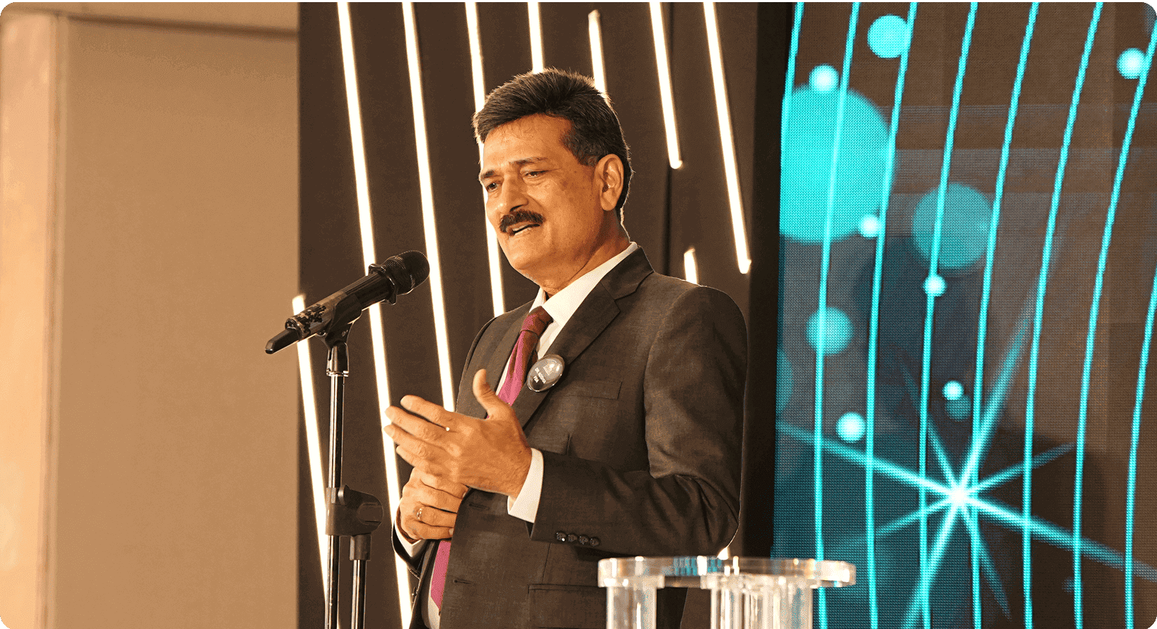 Dr. Hemant G. Koshia (Comisionado de la Food & Drugs Control Administration (FDCA), Gujarat, INDIA) Dr. Hemant G. Koshia (Comisionado de la Food & Drugs Control Administration (FDCA), Gujarat, INDIA)